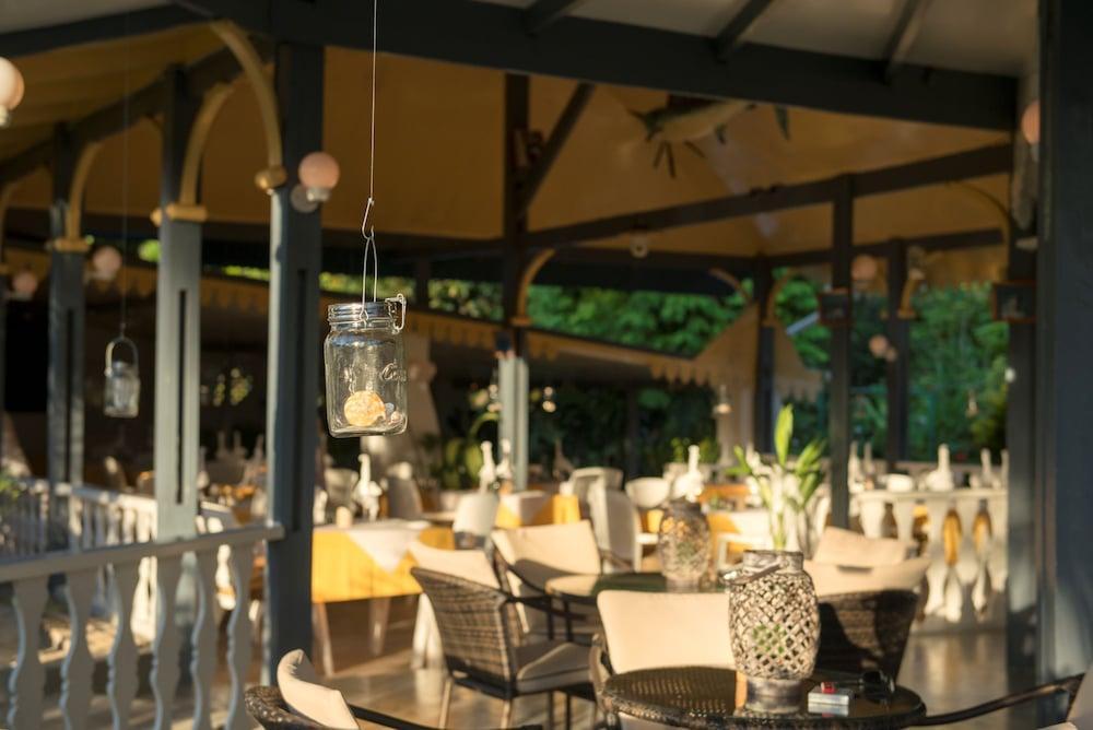 Auberge D'Anse Boileau & Restaurant Chez Plume Exterior photo